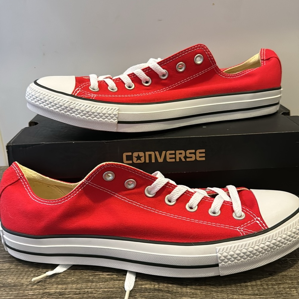 Converse Men’s 12 or Women’s 14 Red Low Top